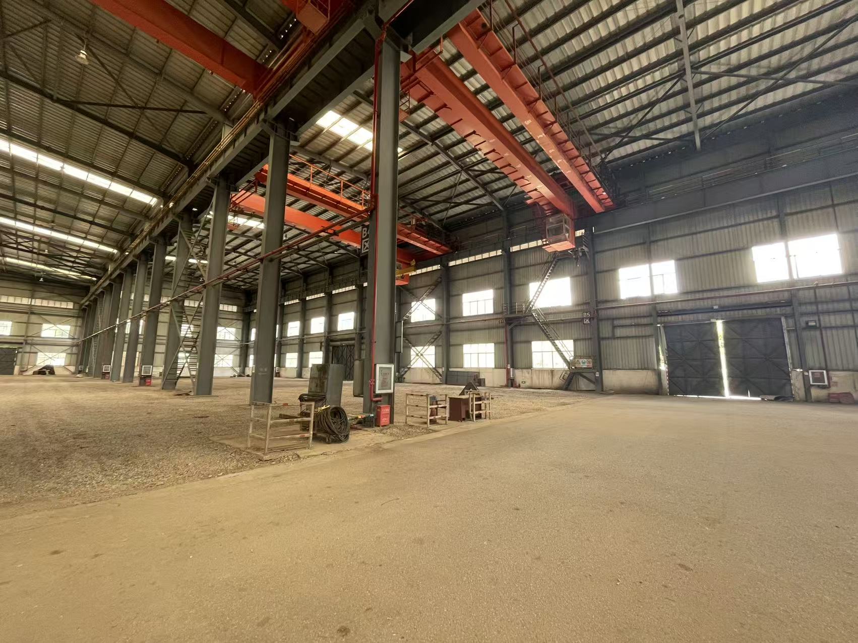 昆明市安宁市华天物流园2.3万平厂房单层配备行车可进大车